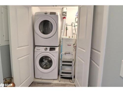 215-302 Essa Road, Barrie, ON - Indoor Photo Showing Laundry Room