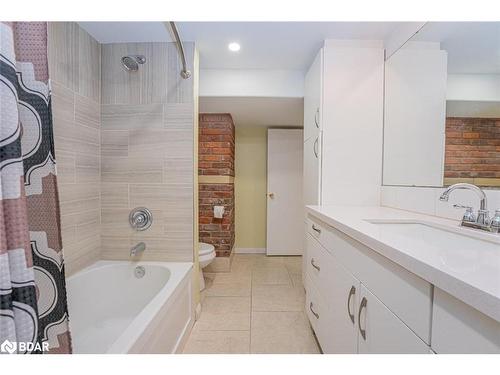 20 North Street, Barrie, ON - Indoor Photo Showing Bathroom