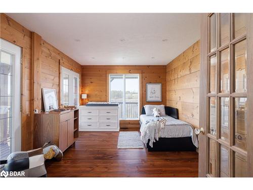 6400 7Th Line, New Tecumseth, ON - Indoor Photo Showing Bedroom