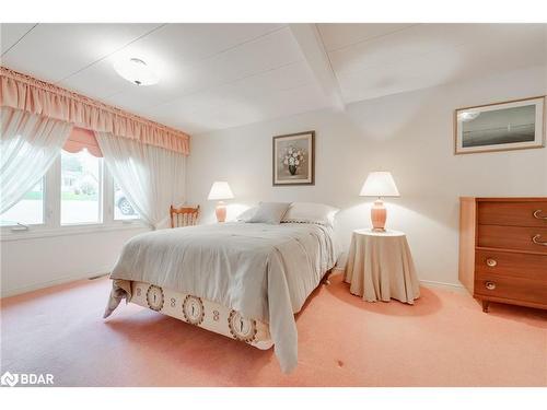 12 Pine Hill Court, Innisfil, ON - Indoor Photo Showing Bedroom