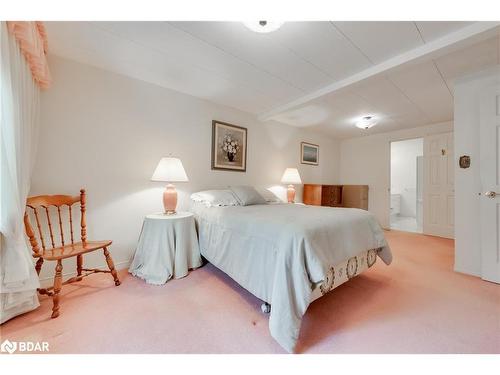 12 Pine Hill Court, Innisfil, ON - Indoor Photo Showing Bedroom