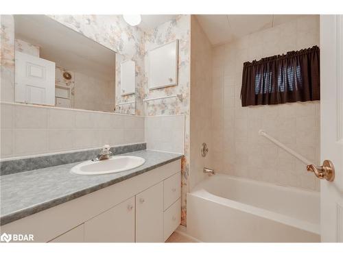 12 Pine Hill Court, Innisfil, ON - Indoor Photo Showing Bathroom