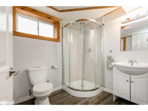 243 Wellington Street E, Barrie, ON - Indoor Photo Showing Bathroom