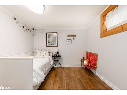 243 Wellington Street E, Barrie, ON - Indoor Photo Showing Bedroom