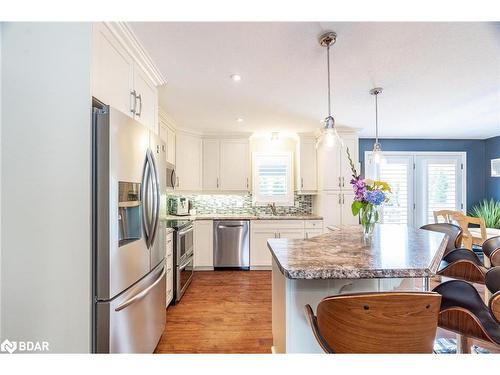 19 Grew Crescent, Penetanguishene, ON - Indoor Photo Showing Kitchen With Upgraded Kitchen