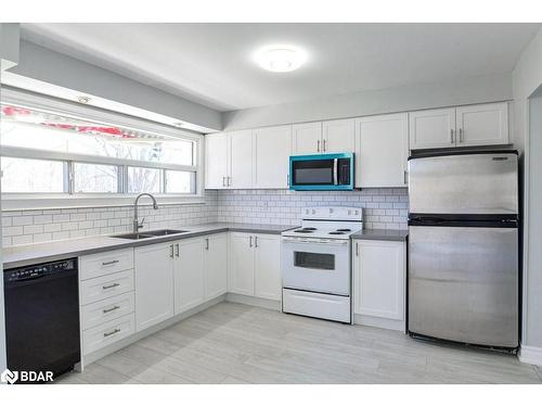 15 Lankin Boulevard, Orillia, ON - Indoor Photo Showing Kitchen With Double Sink