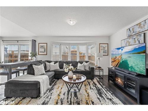 64 Ferris Lane, New Tecumseth, ON - Indoor Photo Showing Living Room