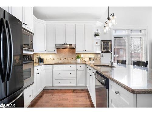 5 Waterside Lane, Collingwood, ON - Indoor Photo Showing Kitchen With Upgraded Kitchen