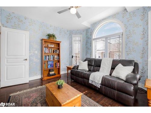 5 Waterside Lane, Collingwood, ON - Indoor Photo Showing Living Room