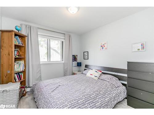 122 Steel Street, Barrie, ON - Indoor Photo Showing Bedroom