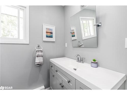 122 Steel Street, Barrie, ON - Indoor Photo Showing Bathroom