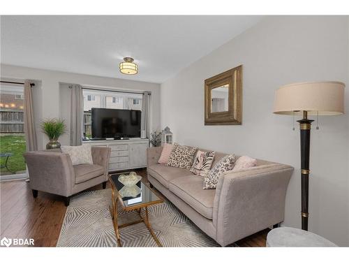 30-430 Mapleview Drive E, Barrie, ON - Indoor Photo Showing Living Room