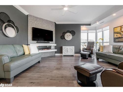 408-6 Toronto Street, Barrie, ON - Indoor Photo Showing Living Room