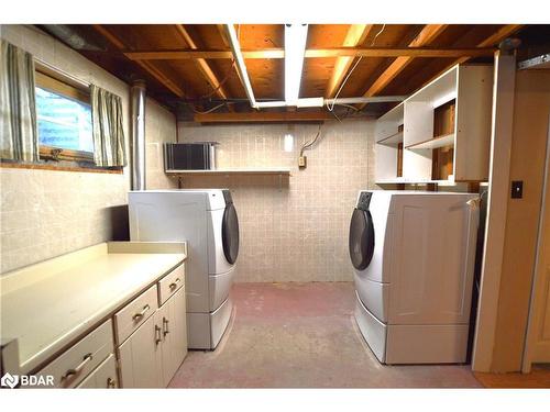 162 Mooregate Crescent, Kitchener, ON - Indoor Photo Showing Laundry Room