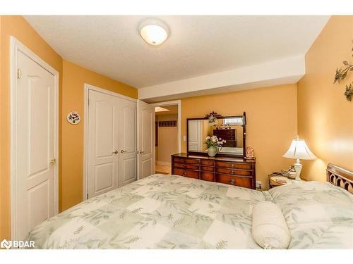 72 Luella Boulevard, Springwater, ON - Indoor Photo Showing Bedroom