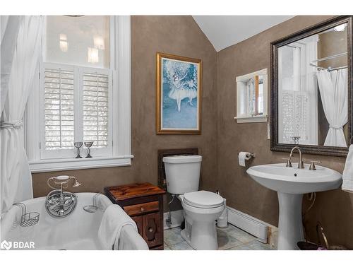 87 Mcmurray Street, Bracebridge, ON - Indoor Photo Showing Bathroom