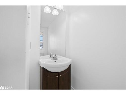 66 Admiral Crescent, Angus, ON - Indoor Photo Showing Bathroom
