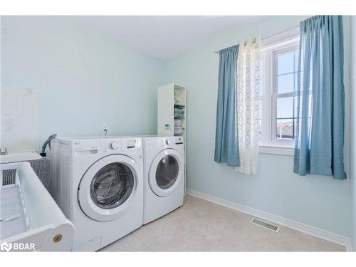 66 Admiral Crescent, Angus, ON - Indoor Photo Showing Laundry Room