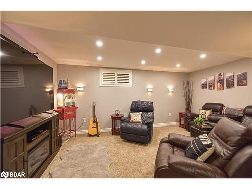 4254 Forest Wood Drive, Severn, ON - Indoor