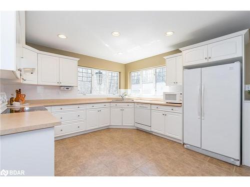 139 Trout Lane, Tiny, ON - Indoor Photo Showing Kitchen