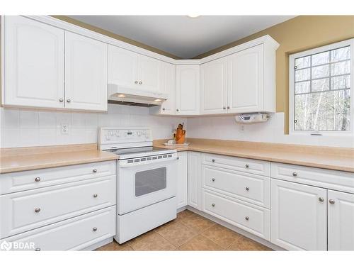139 Trout Lane, Tiny, ON - Indoor Photo Showing Kitchen