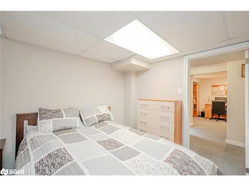 22 Macmillan Crescent, Barrie, ON - Indoor Photo Showing Bedroom