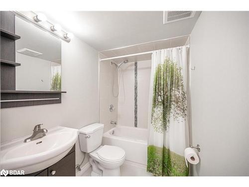 22 Macmillan Crescent, Barrie, ON - Indoor Photo Showing Bathroom