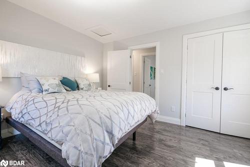 118 Dundonald Street, Barrie, ON - Indoor Photo Showing Bedroom