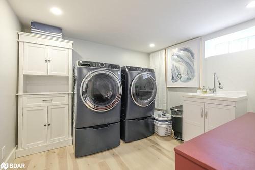 118 Dundonald Street, Barrie, ON - Indoor Photo Showing Laundry Room
