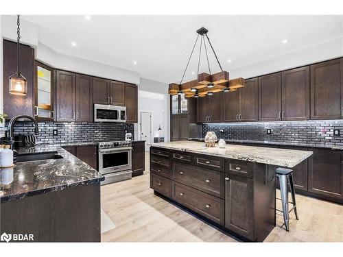 30 Marta Crescent, Barrie, ON - Indoor Photo Showing Kitchen With Upgraded Kitchen