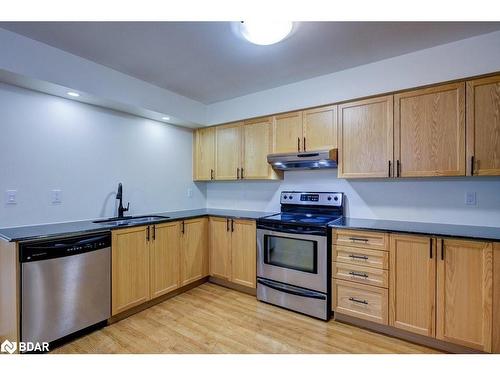 102-40 Mulligan Lane, Wasaga Beach, ON - Indoor Photo Showing Kitchen With Double Sink