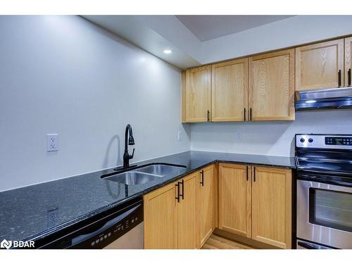 102-40 Mulligan Lane, Wasaga Beach, ON - Indoor Photo Showing Kitchen With Double Sink