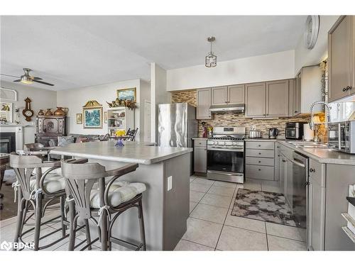 684 Lakelands Avenue, Innisfil, ON - Indoor Photo Showing Kitchen With Upgraded Kitchen