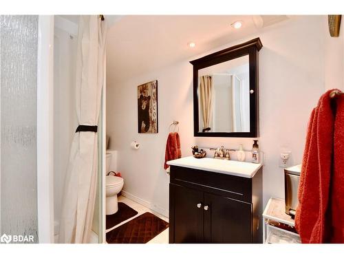 15 George Street, Oro-Medonte, ON - Indoor Photo Showing Bathroom