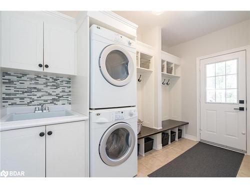 28 Camelot Square, Barrie, ON - Indoor Photo Showing Laundry Room