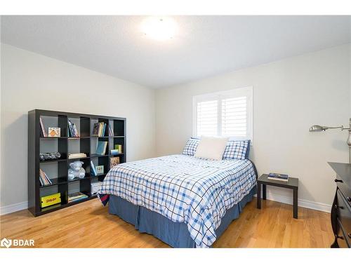 28 Camelot Square, Barrie, ON - Indoor Photo Showing Bedroom