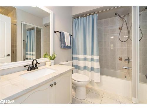 28 Camelot Square, Barrie, ON - Indoor Photo Showing Bathroom