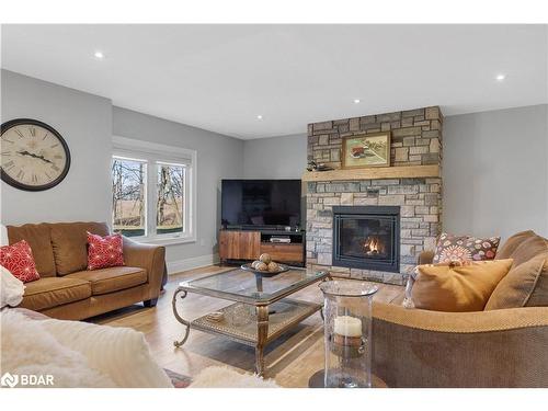 4580 2 Line N, Oro-Medonte, ON - Indoor Photo Showing Living Room With Fireplace