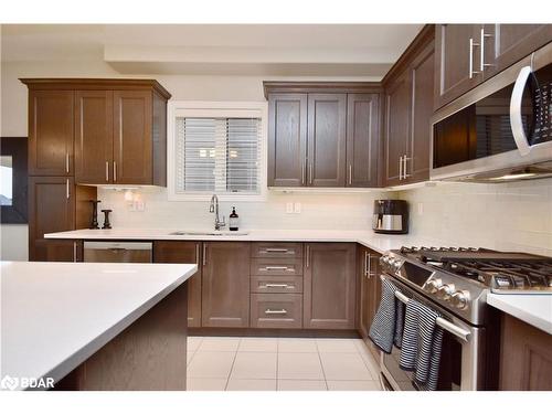 3089 Emperor Drive, Orillia, ON - Indoor Photo Showing Kitchen With Upgraded Kitchen