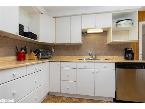 835 11Th Street W, Owen Sound, ON - Indoor Photo Showing Kitchen With Double Sink