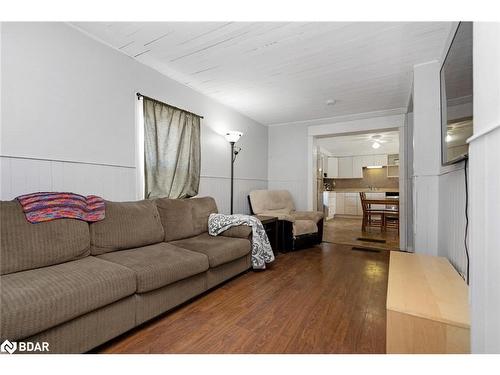 835 11Th Street W, Owen Sound, ON - Indoor Photo Showing Living Room