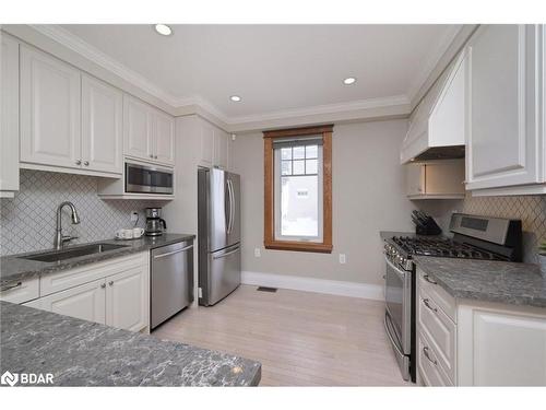 256 Broadway Street, Orangeville, ON - Indoor Photo Showing Kitchen