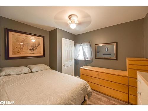 134 Victoria Street, Orillia, ON - Indoor Photo Showing Bedroom