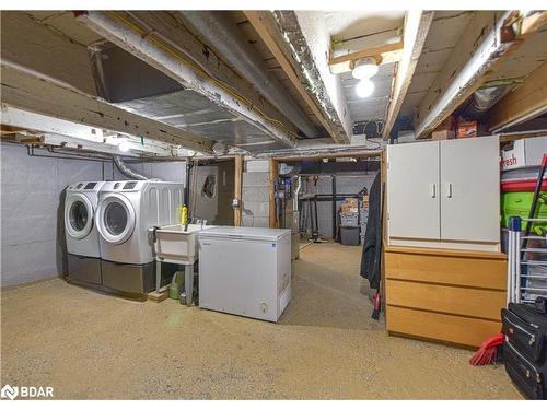 134 Victoria Street, Orillia, ON - Indoor Photo Showing Laundry Room