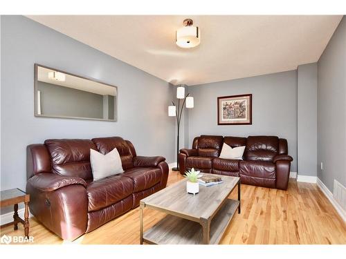 17 Newberry Court, Barrie, ON - Indoor Photo Showing Living Room