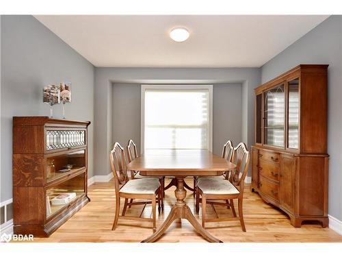 17 Newberry Court, Barrie, ON - Indoor Photo Showing Dining Room