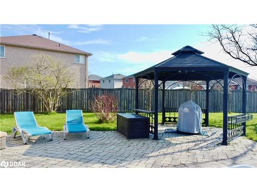 17 Newberry Court, Barrie, ON - Outdoor With Backyard