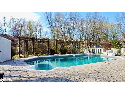 17 Newberry Court, Barrie, ON - Outdoor With In Ground Pool With Backyard