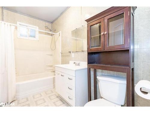 549 King Street, Midland, ON - Indoor Photo Showing Bathroom