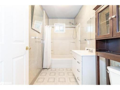 549 King Street, Midland, ON - Indoor Photo Showing Bathroom